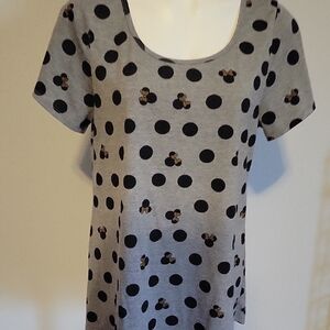 LuLaRoe Gray Scoop Neck Short Sleeve Top w/ Black Polka Dots and Gold Accents.